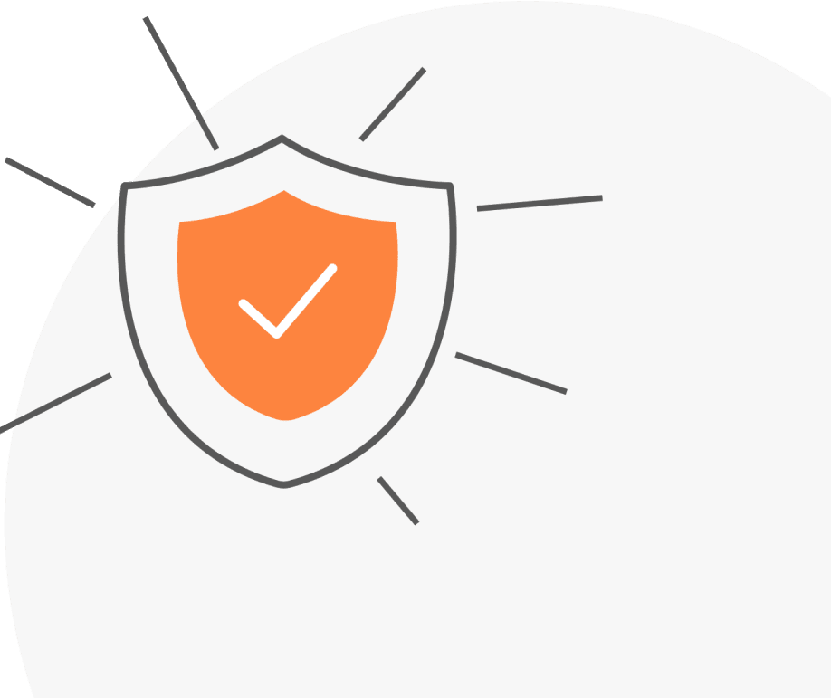 Escudo naranja con marca de verificación y resplandor, símbolo de protección y seguridad.